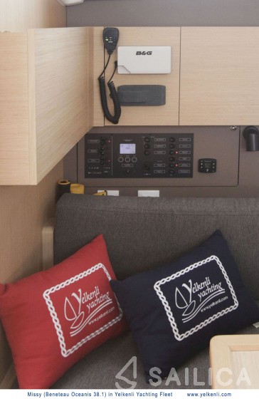 Oceanis 38.1 - Yacht Charter Sailica