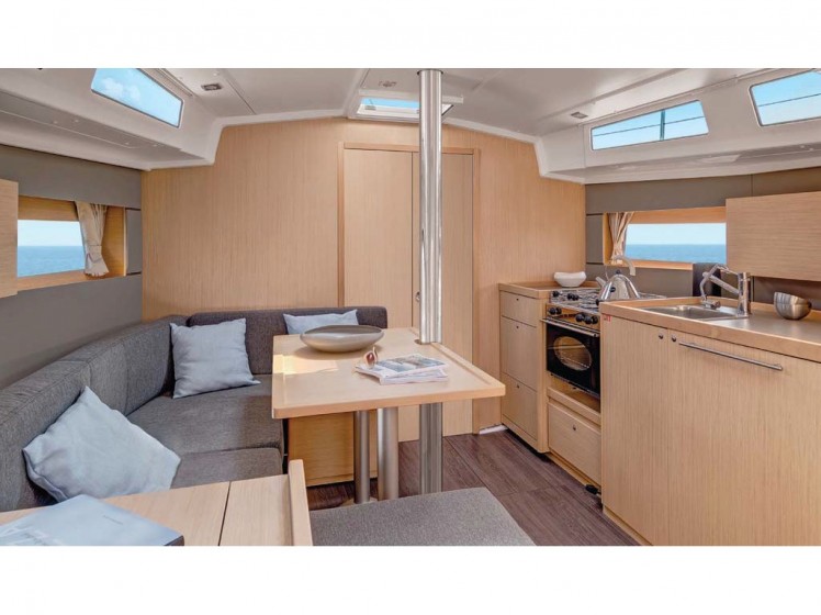 Oceanis 38.1 - Yacht Charter Sailica