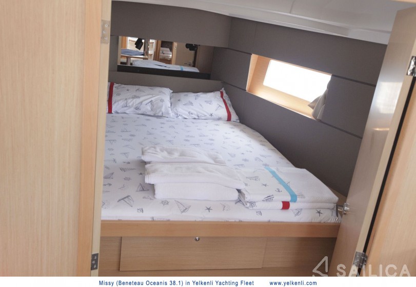 Oceanis 38.1 - Yacht Charter Sailica