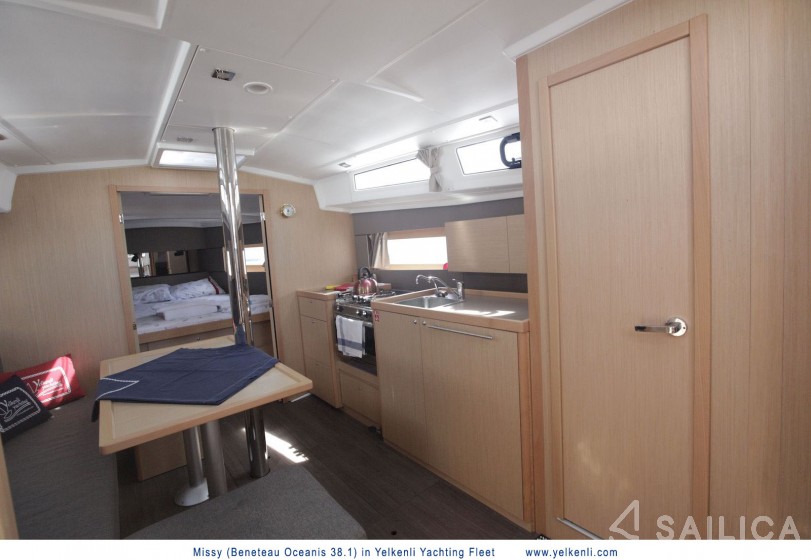 Oceanis 38.1 - Yacht Charter Sailica