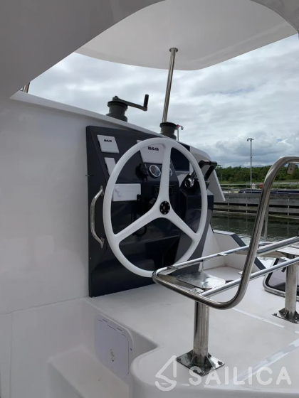 CatFlash 43 - Yacht Charter Sailica