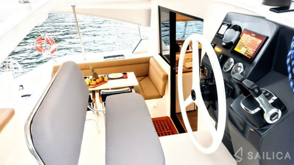 CatFlash 43 - Yacht Charter Sailica