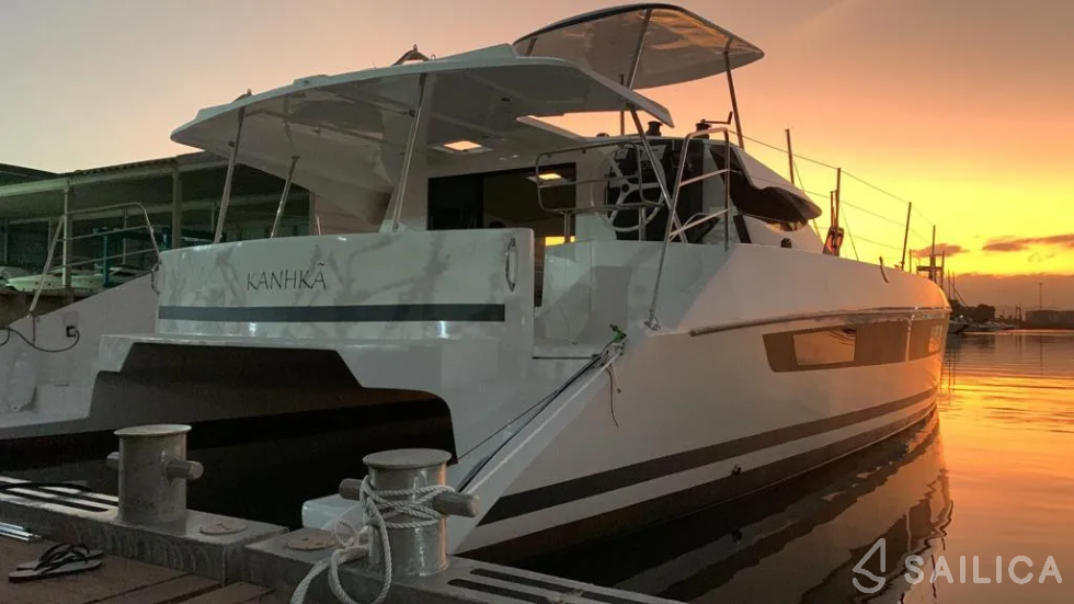 CatFlash 43 - Yacht Charter Sailica