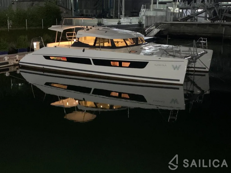 CatFlash 43 - Yacht Charter Sailica