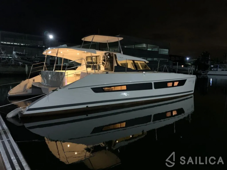 CatFlash 43 - Yacht Charter Sailica