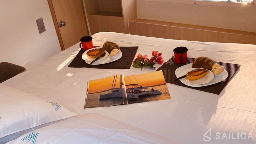 CatFlash 43 - Yacht Charter Sailica