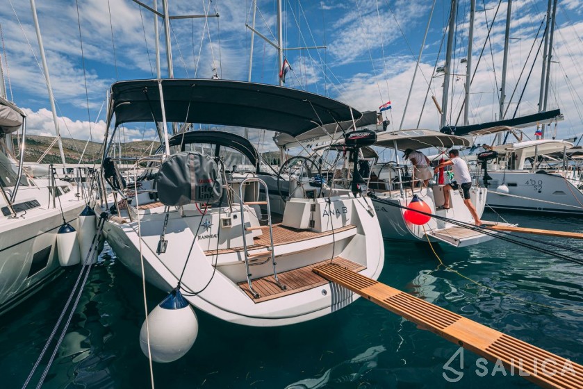 Sun Odyssey 49i - Yacht Charter Sailica