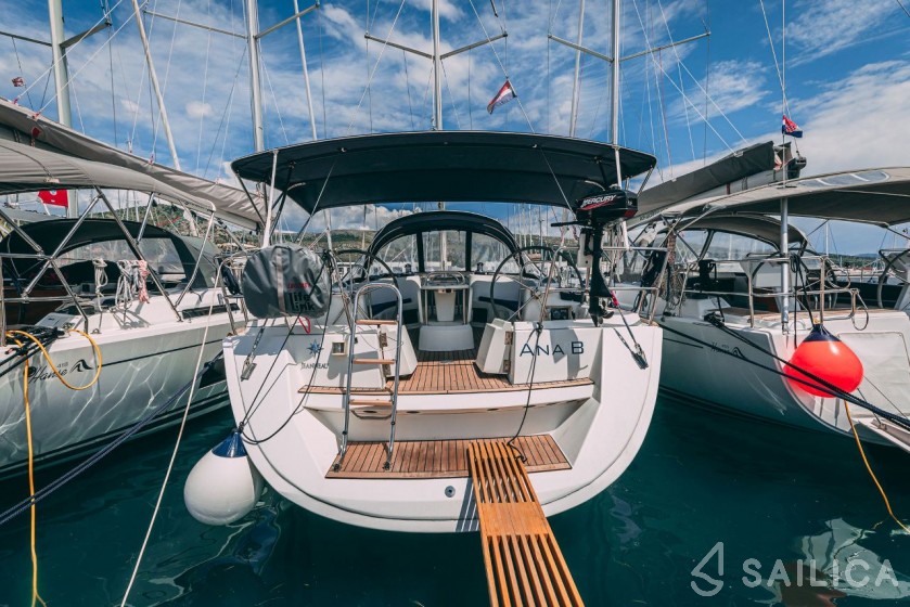 Sun Odyssey 49i - Yacht Charter Sailica