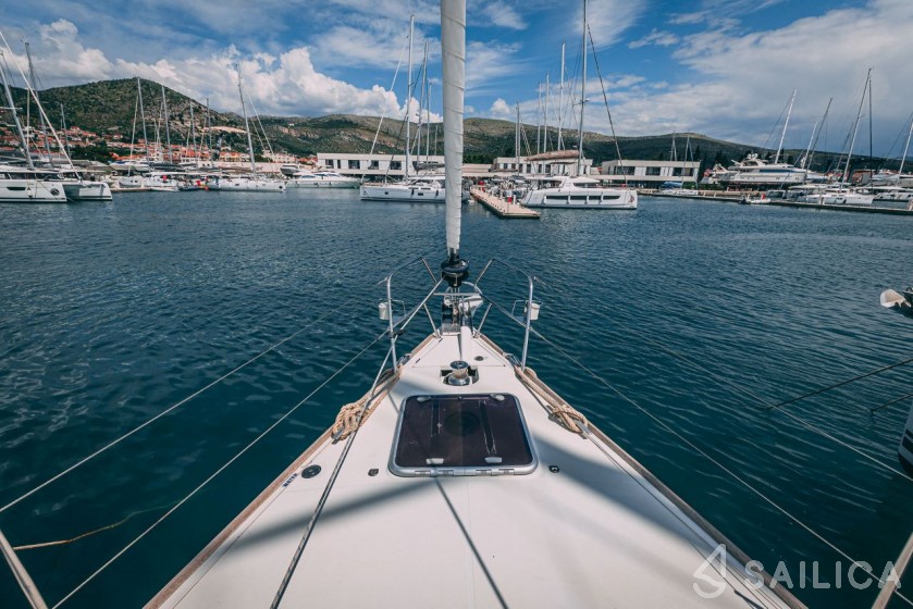 Sun Odyssey 49i - Yacht Charter Sailica
