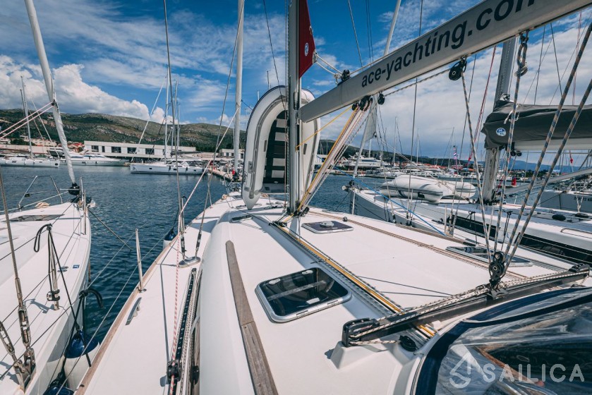 Sun Odyssey 49i - Yacht Charter Sailica