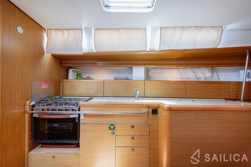 Sun Odyssey 49i - Yacht Charter Sailica