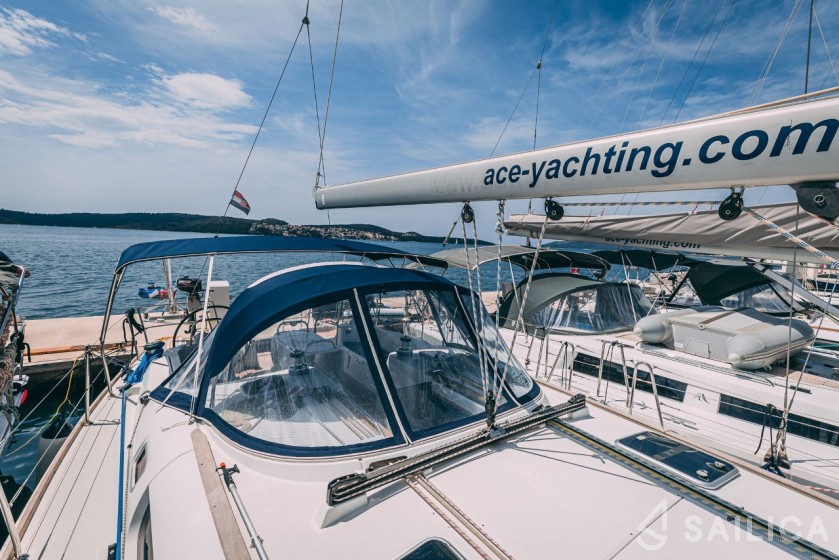 Sun Odyssey 49i - Yacht Charter Sailica