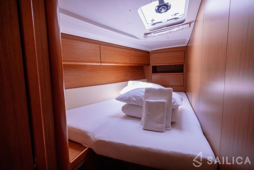 Sun Odyssey 49i - Yacht Charter Sailica