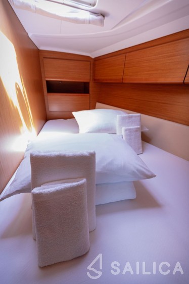 Sun Odyssey 49i - Yacht Charter Sailica