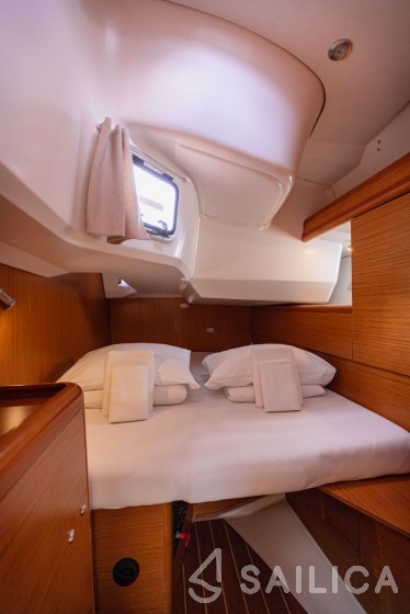Sun Odyssey 49i - Yacht Charter Sailica