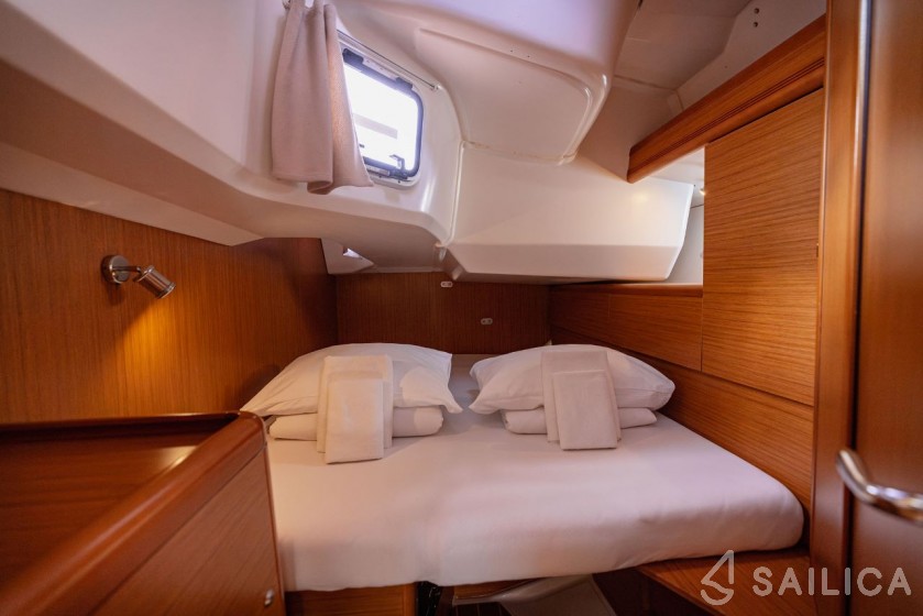 Sun Odyssey 49i - Yacht Charter Sailica