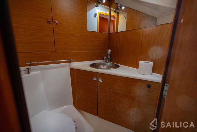 Sun Odyssey 49i - Yacht Charter Sailica