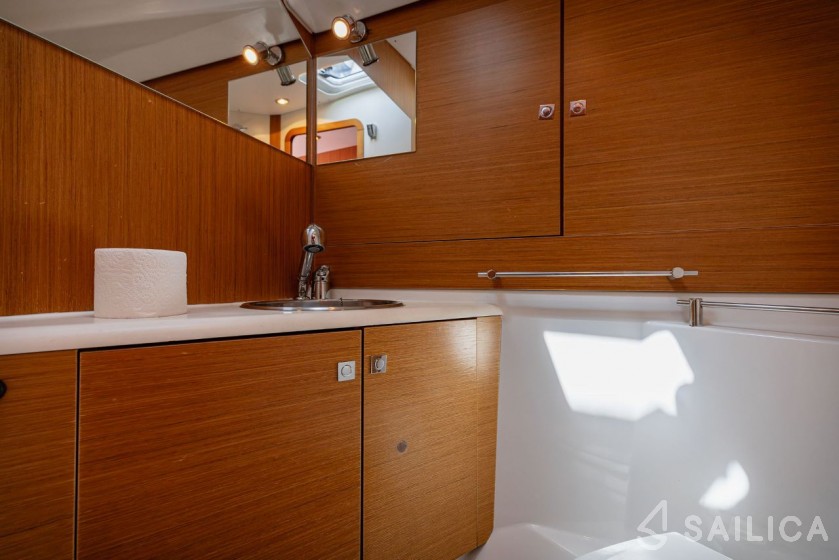 Sun Odyssey 49i - Yacht Charter Sailica