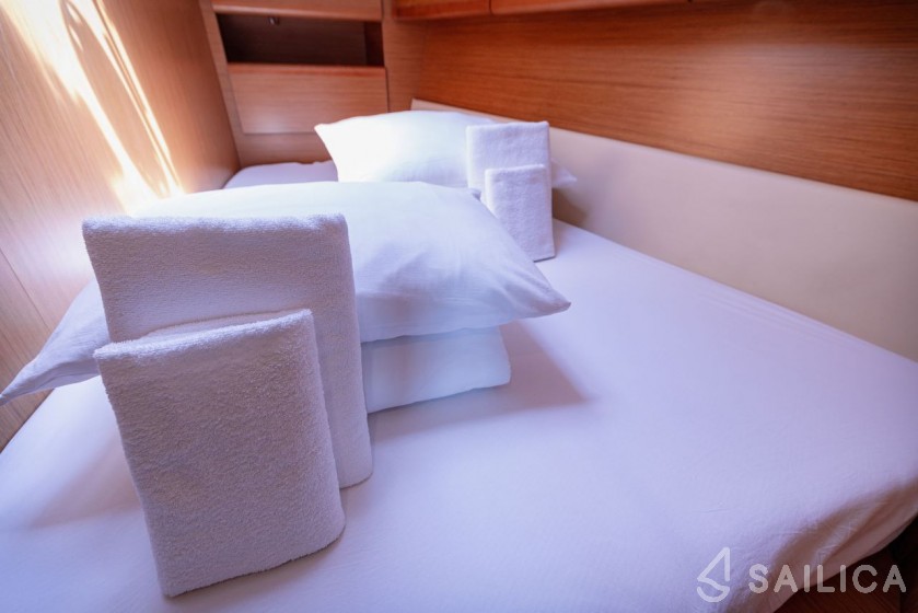 Sun Odyssey 49i - Yacht Charter Sailica