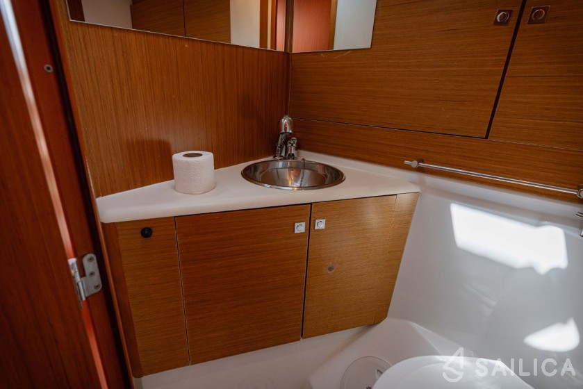 Sun Odyssey 49i - Yacht Charter Sailica