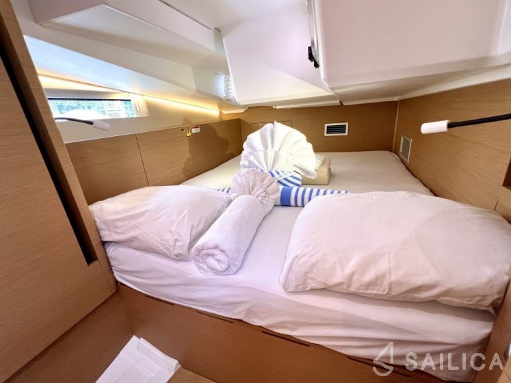 Sun Odyssey 490 - Yacht Charter Sailica