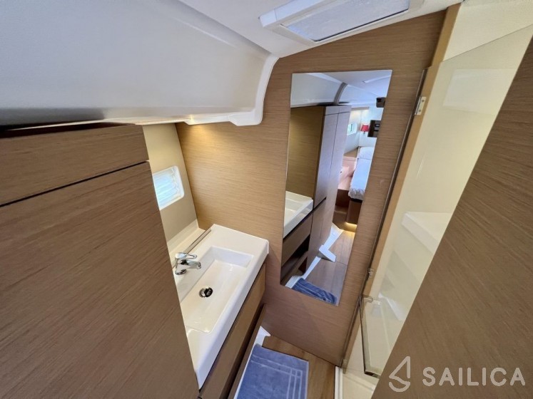 Sun Odyssey 490 - Yacht Charter Sailica