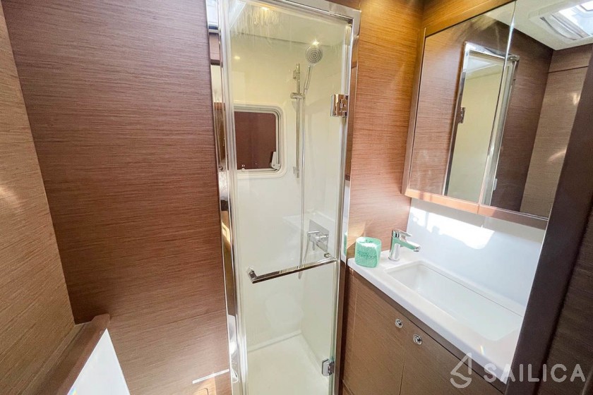 Lagoon 52F - Yacht Charter Sailica