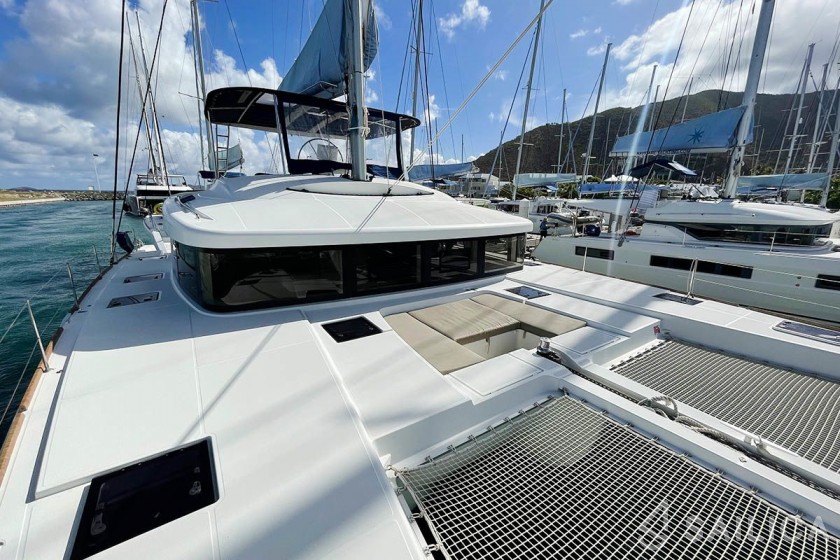 Lagoon 52F - Yacht Charter Sailica