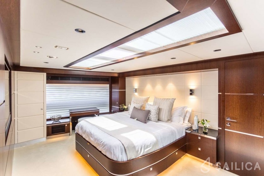 Horizon FD85 - Yacht Charter Sailica