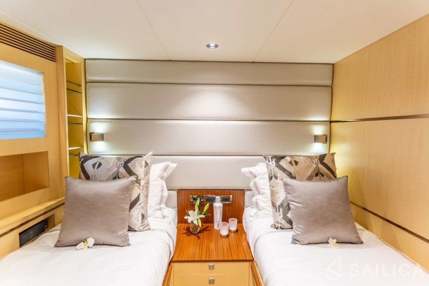 Horizon FD85 - Yacht Charter Sailica
