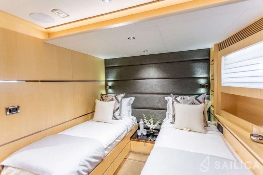 Horizon FD85 - Yacht Charter Sailica