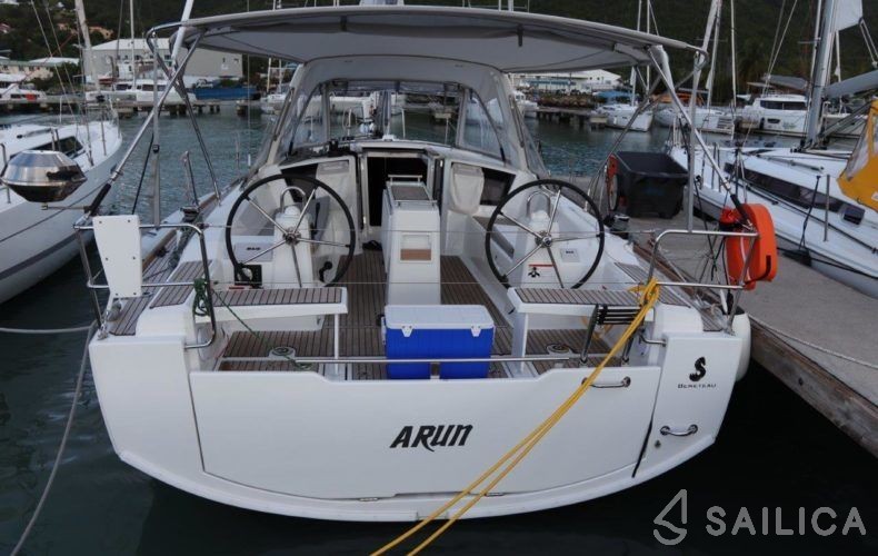 Oceanis 38.1 - Yacht Charter Sailica