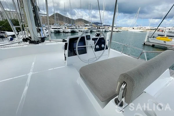 Bali 4.8  - Yacht Charter Sailica