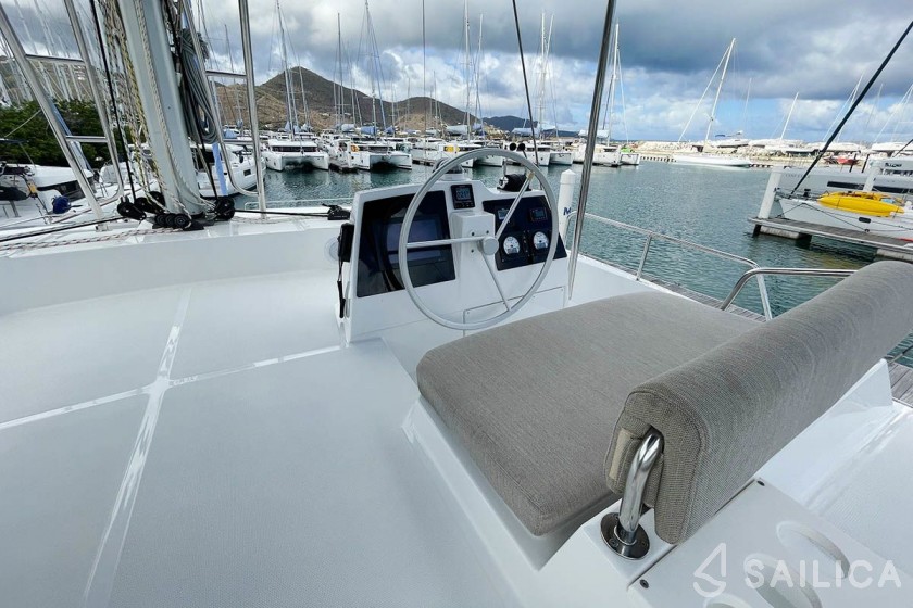Bali 4.8  - Yacht Charter Sailica