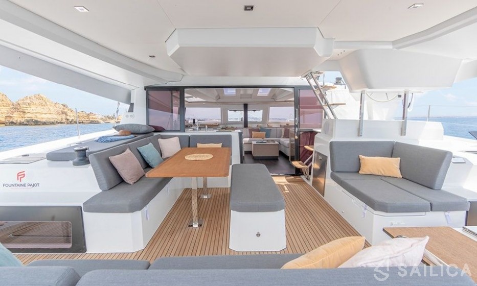 Elba 45 - Yacht Charter Sailica