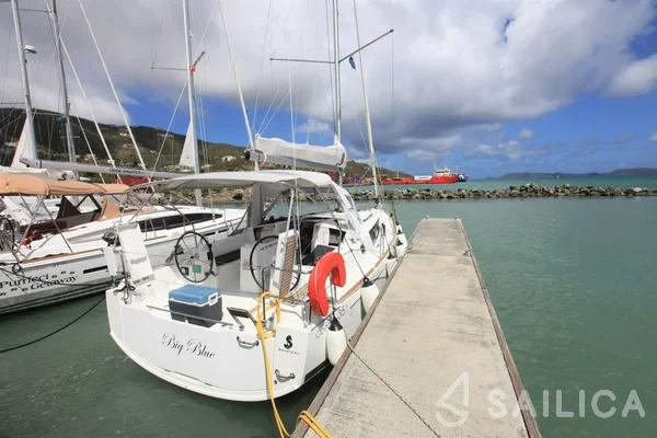 Oceanis 35.1 - Yacht Charter Sailica