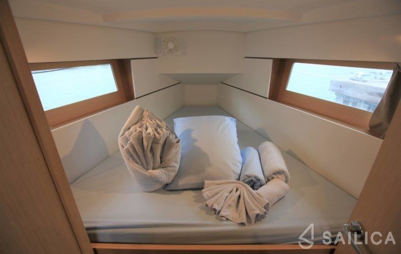 Oceanis 35.1 - Yacht Charter Sailica