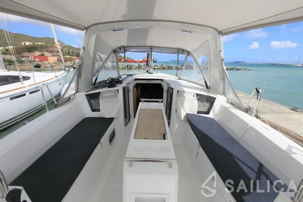Oceanis 35.1 - Yacht Charter Sailica