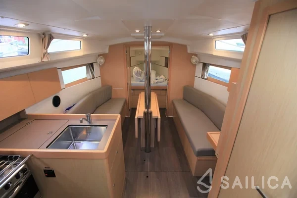 Oceanis 35.1 - Yacht Charter Sailica