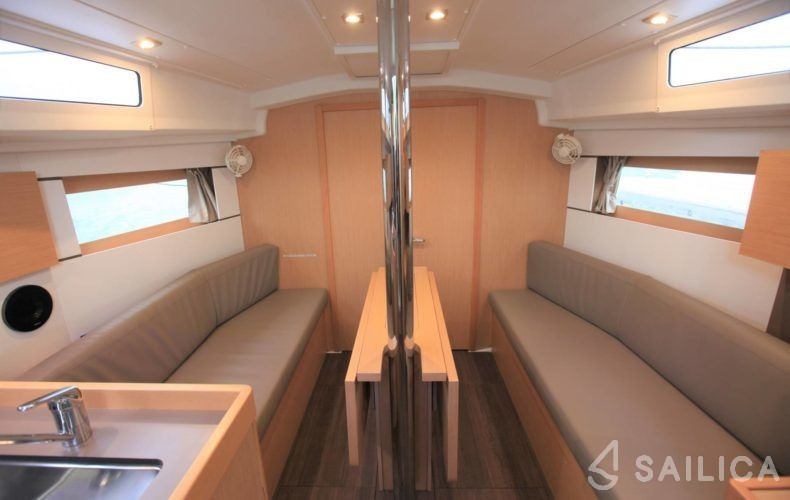 Oceanis 35.1 - Yacht Charter Sailica