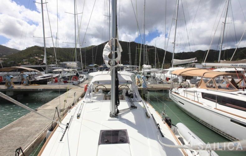 Oceanis 35.1 - Yacht Charter Sailica