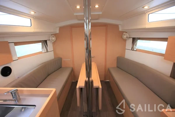 Oceanis 35.1 - Yacht Charter Sailica