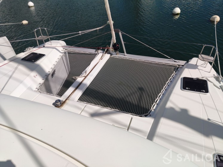 Lagoon 42 - Yacht Charter Sailica