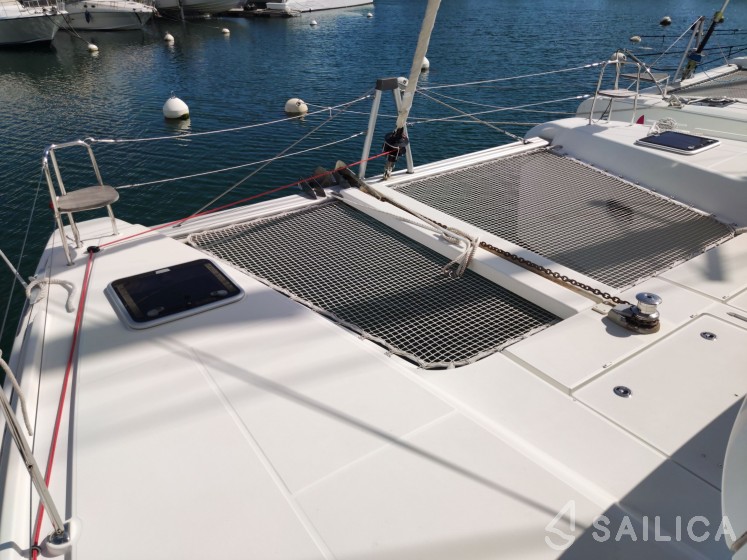 Lagoon 42 - Yacht Charter Sailica