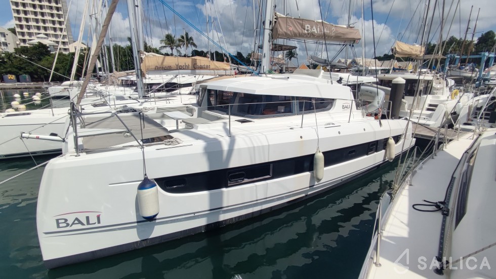 Bali 4.2 - Yacht Charter Sailica