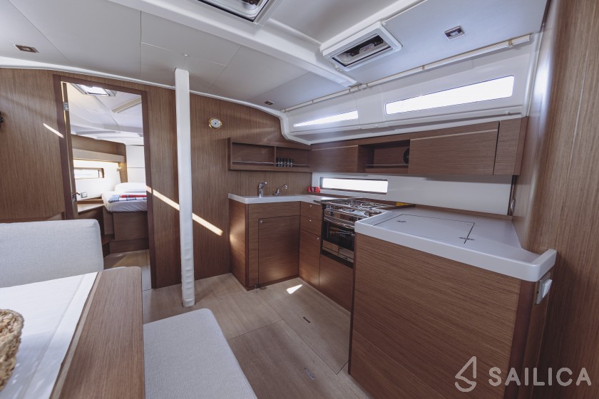Oceanis 40.1 - Yacht Charter Sailica