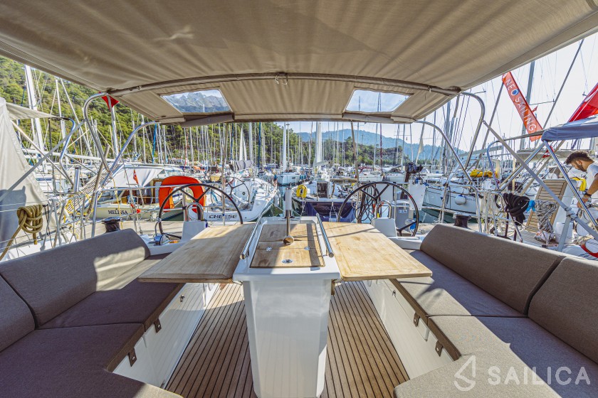 Oceanis 40.1 - Yacht Charter Sailica