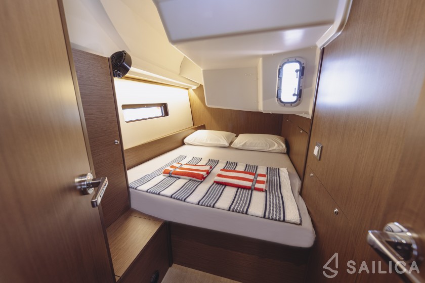 Oceanis 40.1 - Yacht Charter Sailica