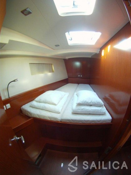 Oceanis 45 - Yacht Charter Sailica