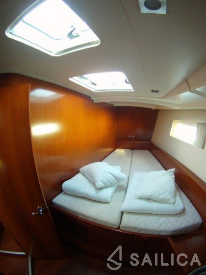 Oceanis 45 - Yacht Charter Sailica